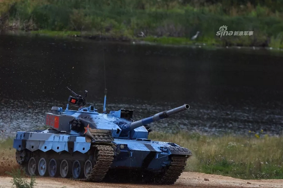 “坦克兩項(xiàng)”半決賽中國小組奪魁，“海上登陸”接力賽暫居第一